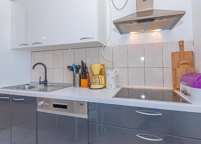 Two-bedroom In Kanica דירה *